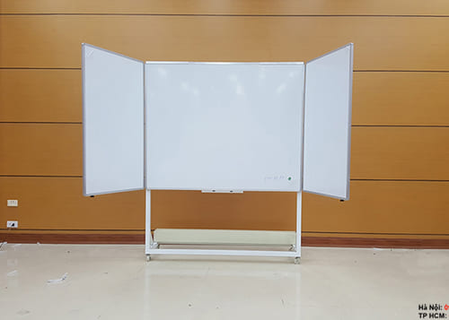 Bảng có chân đẩy giúp di chuyển dễ dàng từ nơi này sang nơi khác