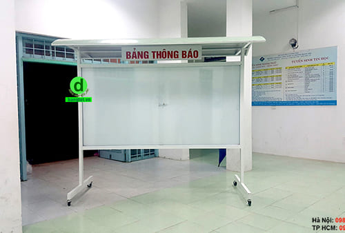 Bảng thông tin di động có mái che, kính lùa