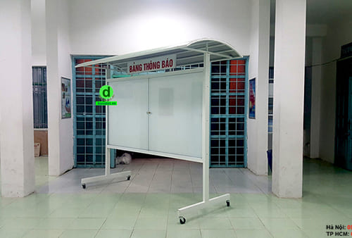 Bảng thông tin trong nhà có bánh xe di chuyển dễ dàng