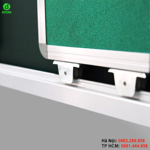 Hệ bánh xe chuyên dụng cùng ray dẫn hướng chính xác đảm bảo triệt tiêu tối đa tiếng ồn và hiện tượng rung lắc khi viết.