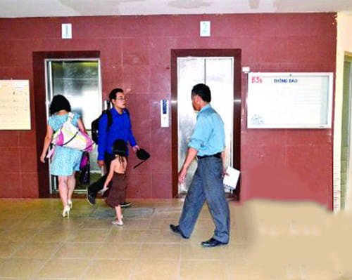 Bảng thông báo thang máy