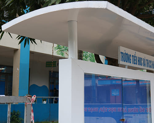Bảng thông tin có mái che