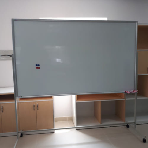 Bảng trắng có chân 1.2x1.5m