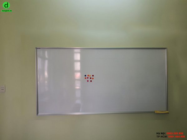 Bảng trắng treo tường giá rẻ