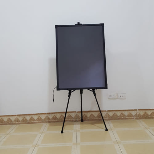 Chân chống bảng led viết tay