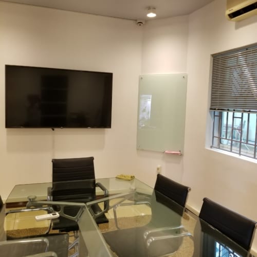 Bảng kính trắng văn phòng đẹp