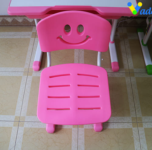 Bàn học chống gù