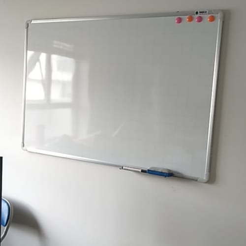 Bảng trắng viết bút lông