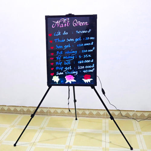 Vẽ trang trí bảng huỳnh quang tiện nail