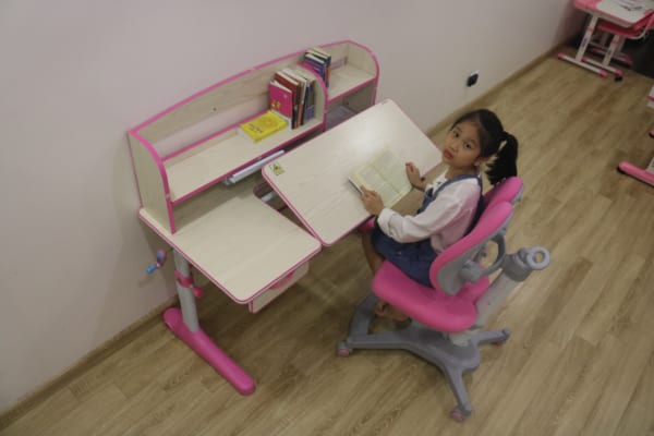 bàn ghế chống gù chống cận