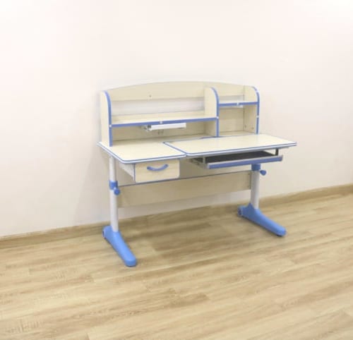 Bàn học chống gù chống cận