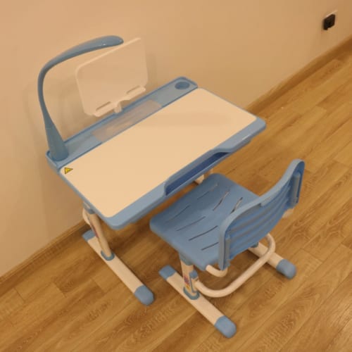 Bàn ghế chống gù