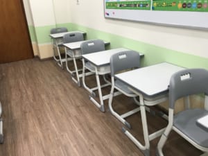 Lắp đặt bàn ghế trung tâm dạy học tại trung tâm tiếng Nhật