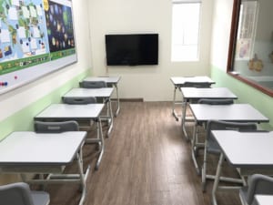 Bàn ghế trung tâm dạy học tại trung tâm tiếng Nhật PJC
