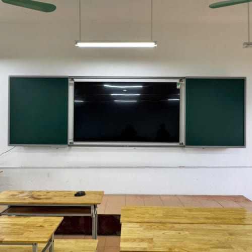 Hệ Bảng Trượt Liền Khối 2 Lớp Gồm 4 Bảng Dạy Học (2 Bảng Cố Đinh – 2 Bảng Trượt Kết Hợp TIVI) – ( VADOTO-SSBX04xxxx)