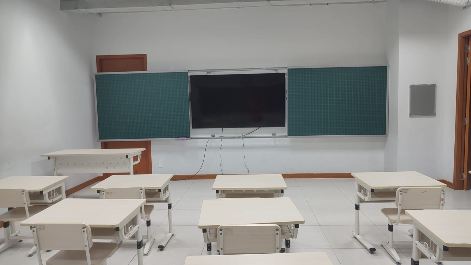 Bảng trượt kết hợp màn hình tương tác