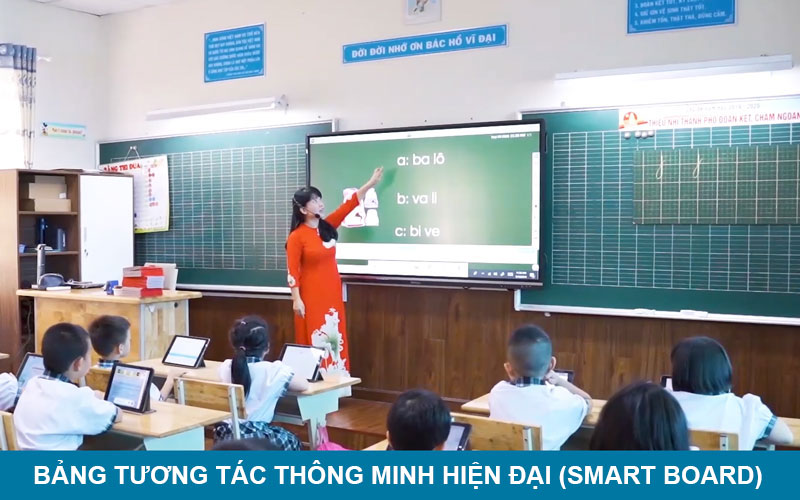 Bảng dạy học hiện đại giúp cô trò thêm hứng khởi