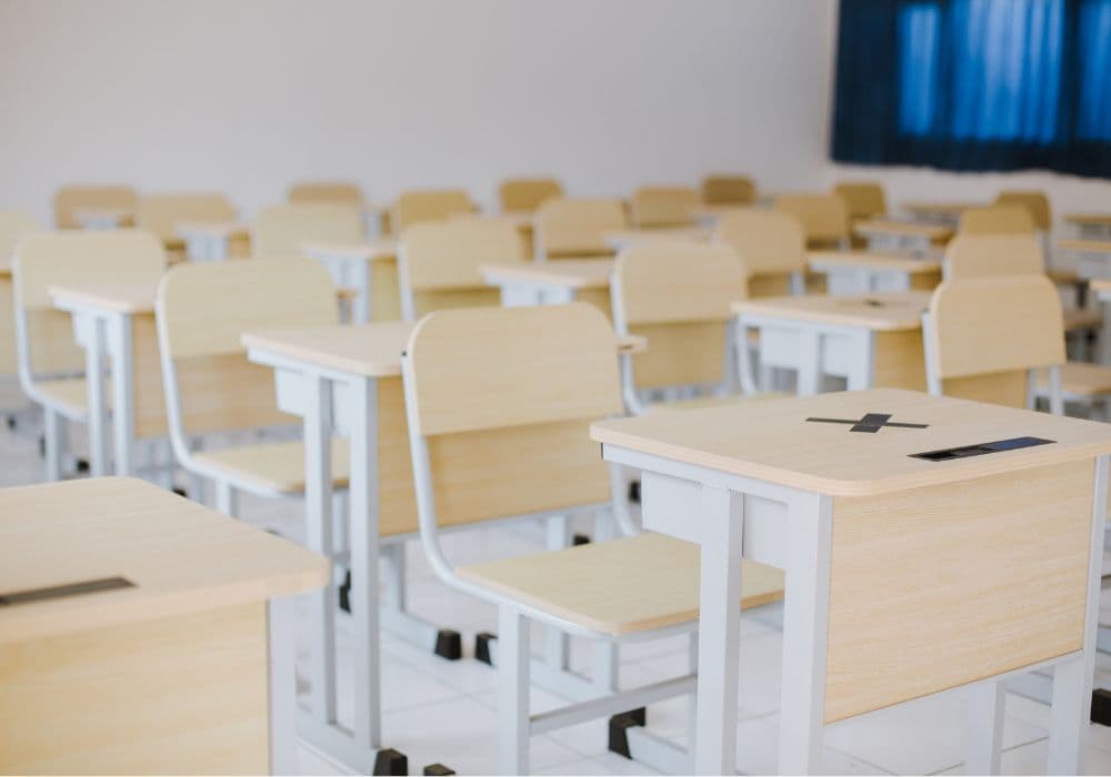 Bàn ghế học sinh đạt chuẩn cho trường học