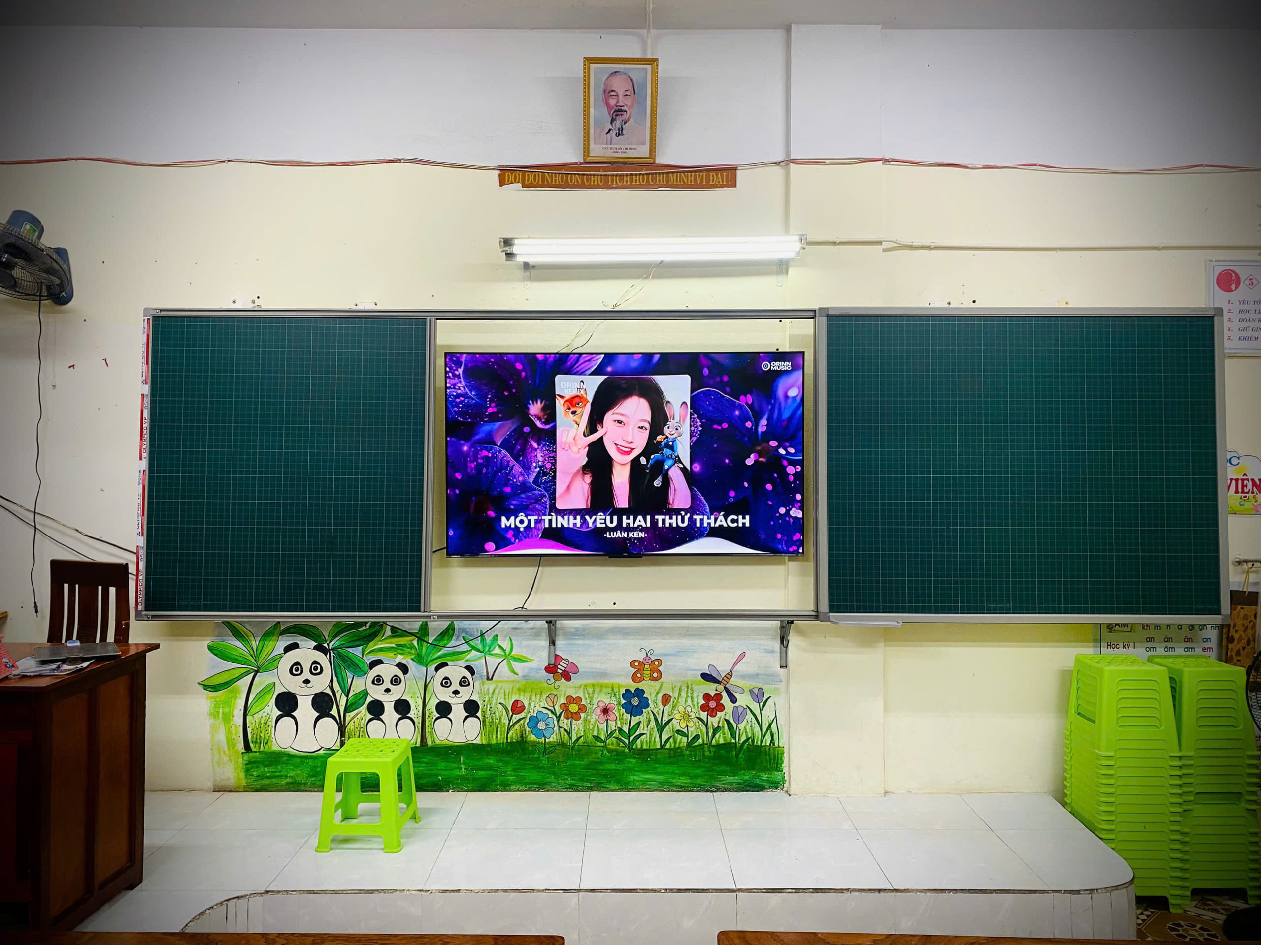 Bảng trượt ngang, mặt từ xanh chống lóa bền bỉ theo năm tháng