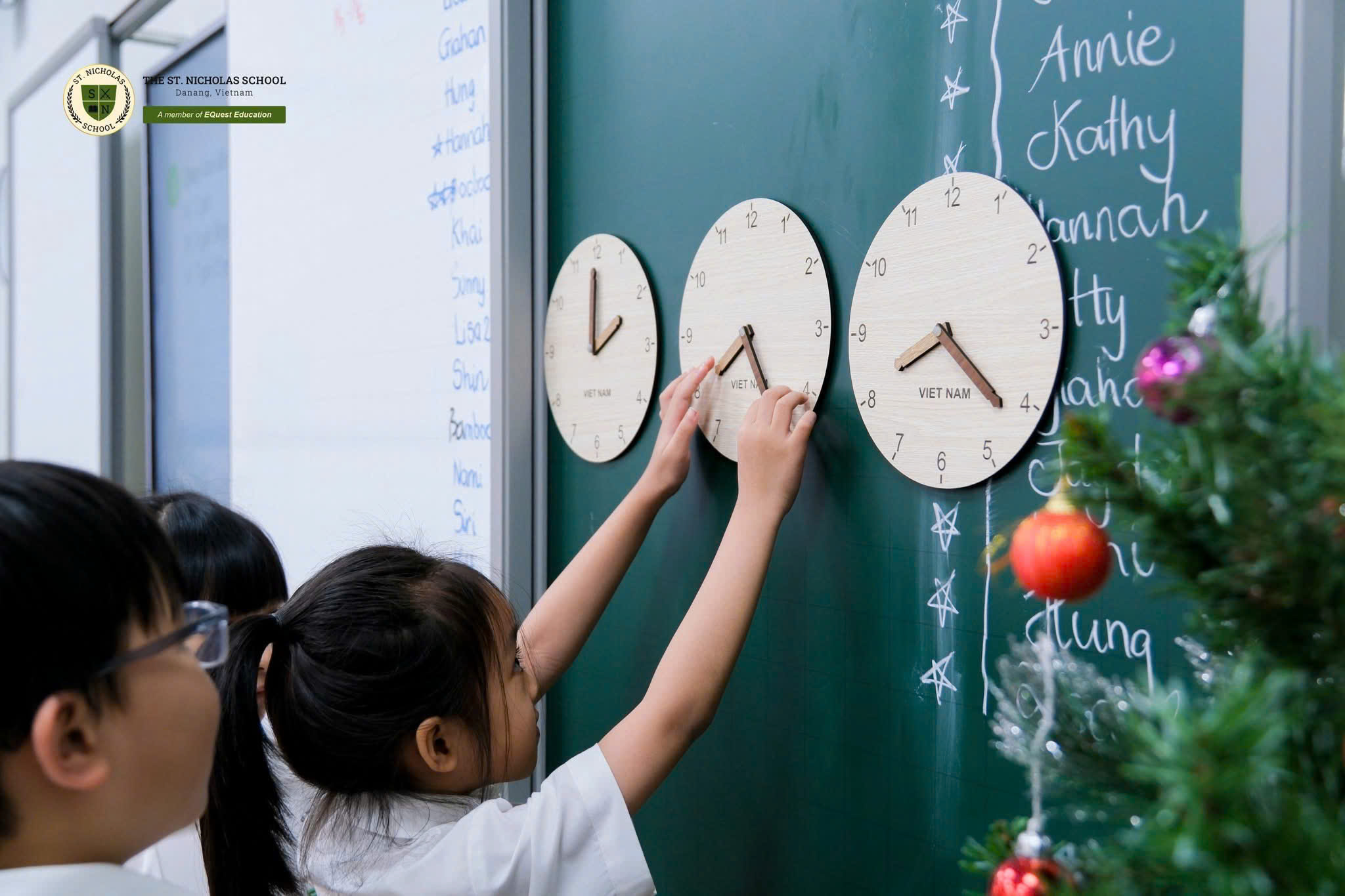 Bảng từ xanh chống lóa giúp bảo vệ đôi mắt con yêu