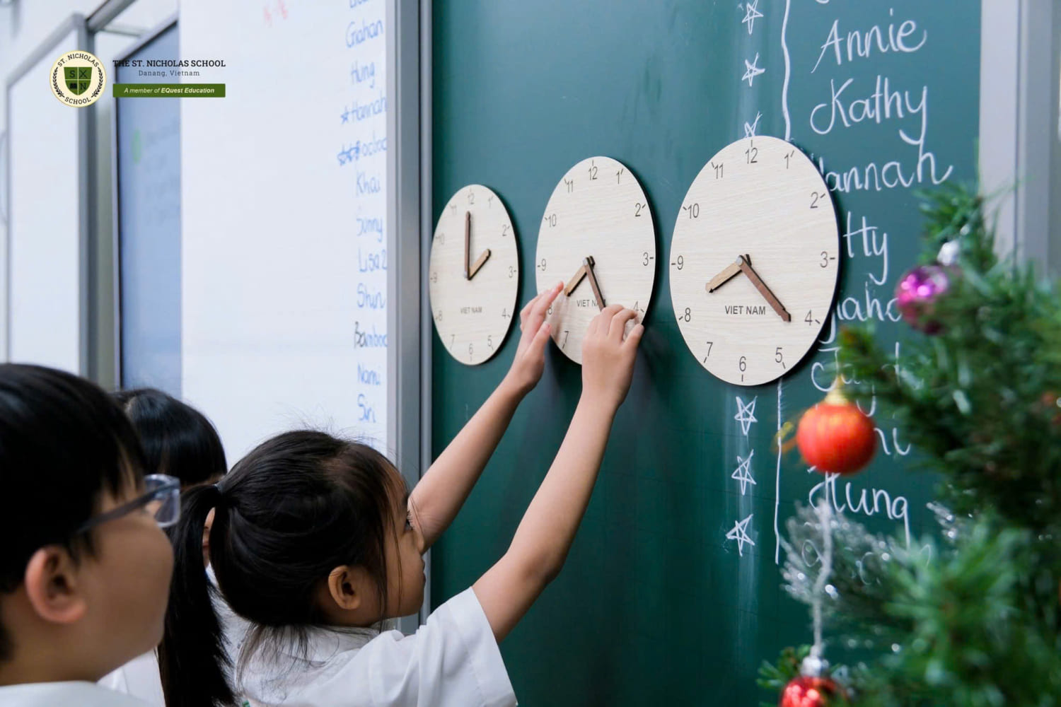 Nicholas School trang bị bảng từ xanh chống lóa