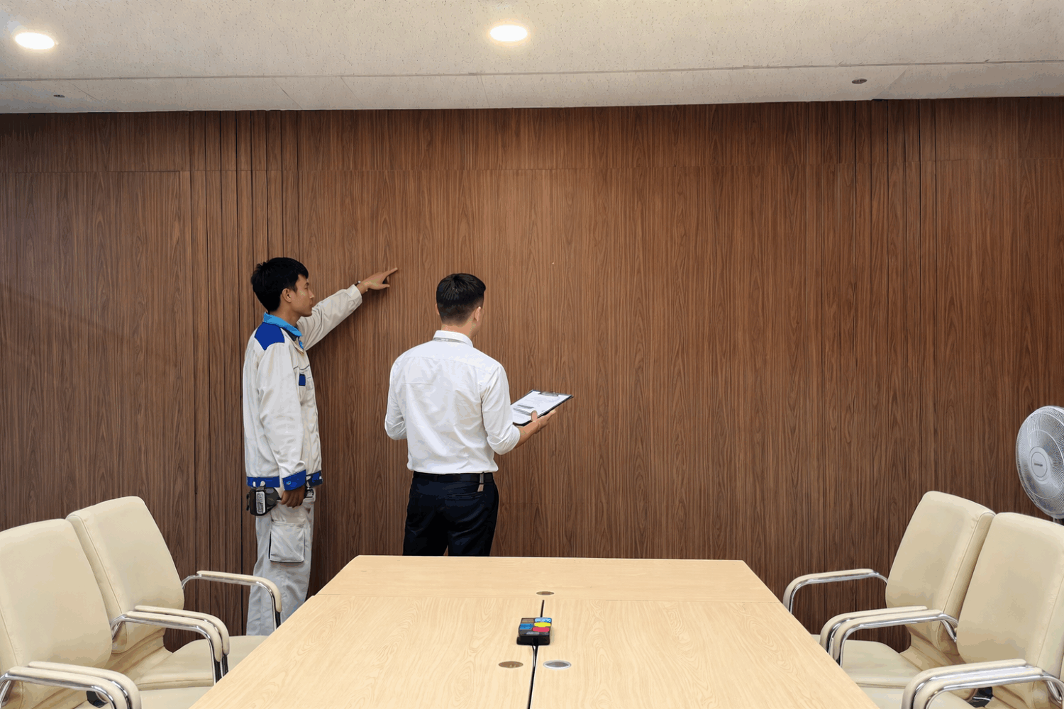 Bảng tốt cùng quý doanh nghiệp Viettel lên phương án lắp bảng kính