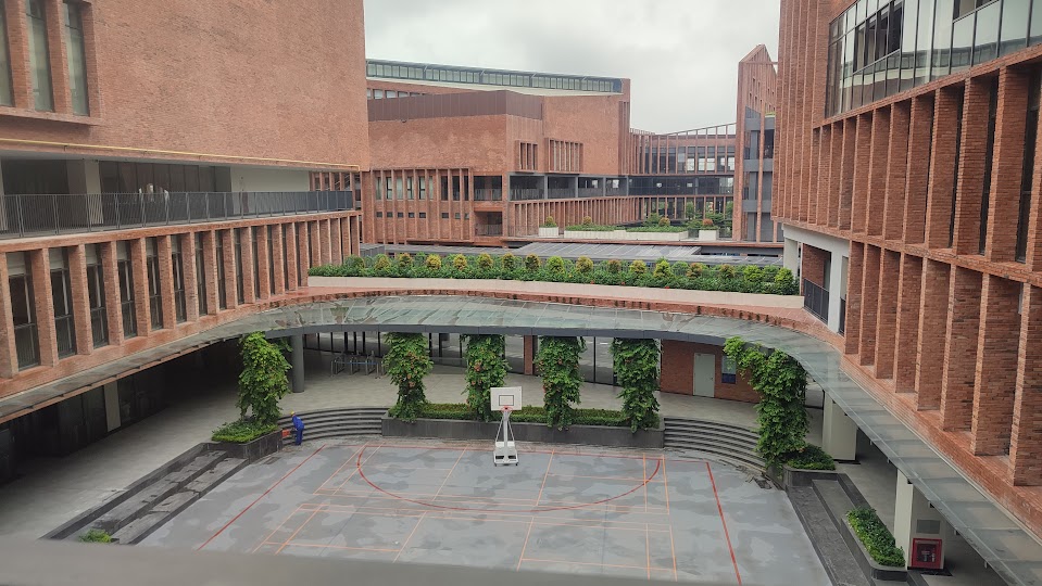 Lắp đặt thiết bị học tập tại trường Quốc tế Gia Lâm